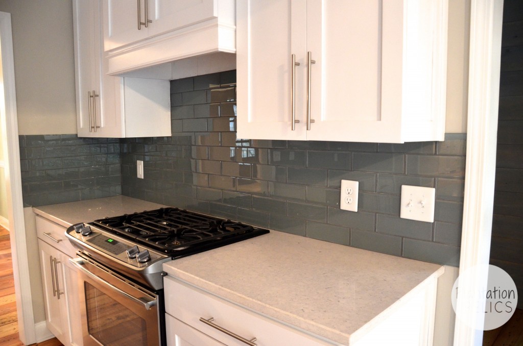 Kitchen after range tile flip 1